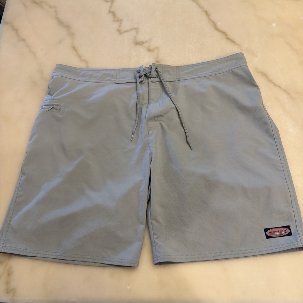 Vineyard Vines Men's Size 42 Board Shorts Gray Unlined Vacation Beach Summer